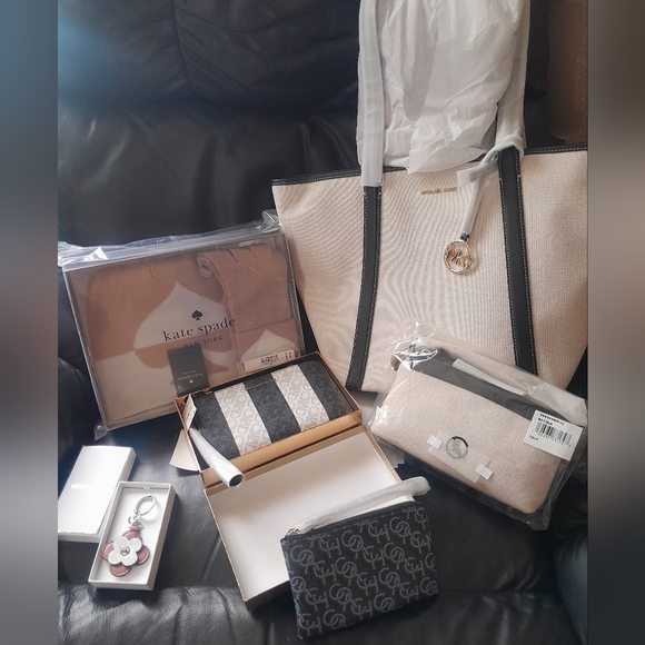 New Multi Items Coach ,Michael Kors,Kate Spade NWT 🌸 6 Items Great Items - Picture 7 of 15